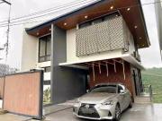 Exquisite 3 Storey Home with Infinity Pool &...