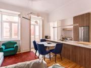 Exquisite apt w/ patio in Graça