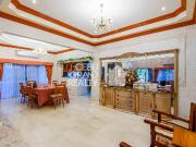 Exquisite Family House in with Timeless Design in Maria...