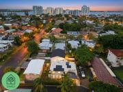 Exquisite Property in Labrador: Modern Design, Prime...