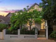 Exquisite Renovated Victorian Terrace in Exclusive Cul...