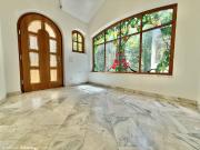 EXQUISITE VILLA AM WALDRAND! VERMITTELT!