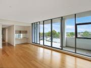 Extra Large 2 Bedroom Apartment with Media & Parking