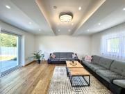 EXTRAHOHE DOPPELGARAGE: Modernes Einfamilienhaus mit...