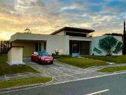 Extraordinaria casa campestre moderna de un solo nivel... Extraordinaria casa campestre moderna de un solo nivel...