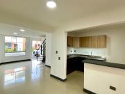 Extraordinaria casa con 129 m2, 3 alcobas y estudio en...