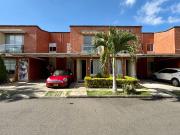 Extraordinaria casa en Cerritos Campestre con 111 m2 de...