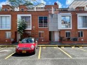 Extraordinaria casa en conjunto residencial en la Av. de...