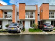 Extraordinaria casa nueva en Cerritos en conjunto con...