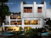 Extraordinaria Mansi?n en medio del bosque Club del Lago...