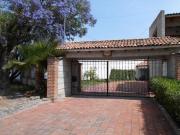 EXTRAORDINARIA RESIDENCIA EN VENTA CON ALBERCA JURICA,...