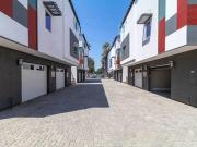 F78 1168 W. 36th Place Studio