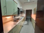 F 11 Park Avenue 2700sq Feet 3 Bed Front Facing Corner...