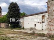 Fabbricati costruiti per esigenze commerciali in vendita...