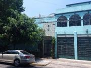 FABULOSA CASA EN ESQUINA Y CON PRECIOSOS JARDÍN EN LA...