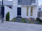 FABULOSA CASA EN SAN CRISTOBAL. 140M2 TERRENO....