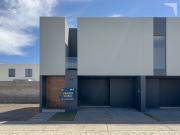 CASA FRENTE AREA VERDE #90