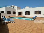 Fabulosa villa independiente con gran parcela,...