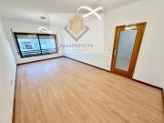 Fabuloso T2 Renovado com 100m2 Próximo à Nova Linha de...