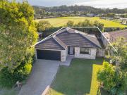 FABULOUS LOCATION CLOSE TO SHOPS, SCHOOLS, TRANSPORT,...