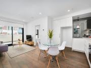 Fabulous Sunny Apartment in Boutique Complex