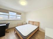 Fairview Avenue, Woking, Surrey GU22, Room to rent, £925...