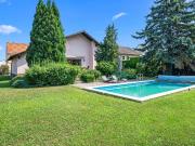 Familiendomizil in grüner Oase mit Pool und großem Garten