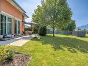 Familienfoto mit Drachenwand