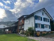 FAMILIENFREUNDLICH MIT SONNIGEM GARTEN