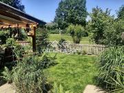 Familienidylle im Grünen – energieeffiziente Holz...