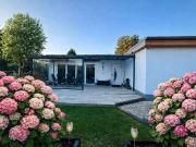 Familienidylle in Altglienicke Zwei Häuser mit...