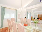 Familienidylle in Grünruhelage + Wellnessbereich...