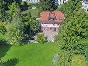 Familienvilla mit 2 Wohnungen von 4,5 und 3,5 2 Studios,...