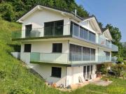 Familienvilla mit Panoramablick auf den See und die Alpen