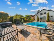 FAMILIENVILLA MIT POOL IM HERZEN VON LUCENS