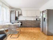 Familienwohnung in der Stadt – 4 Zimmer mit Balkon