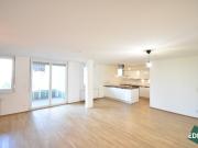 Familienwohnung: Schöne 4 Zimmer Wohnung mit Balkon...