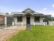 Family Flair on a Wide Craigieburn Corner