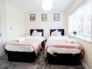 Family Friendly 3BR Home by the Thames FREE Parkin
