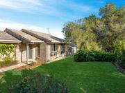 Family Friendly Living, 809m2 Corner Block, Dual Street... Family Friendly Living, 809m2 Corner Block, Dual Street...