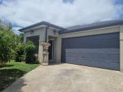 Family Haven in Growing Cranbourne 5BR Home, 34 Sq of...