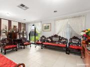 Family Home in Lakeside!