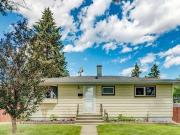 Family Home in Quiet Neighbourhood 712 44 Avenue...