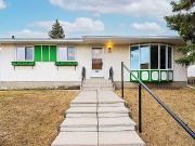 Family Home In Varsity – 5br, 2ba, Double Garage, Walk...