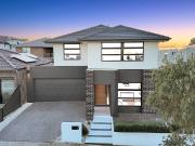 Family home with a Parkland Reserve Backdrop!