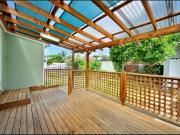 FAMILY HOME WITH FLAT AND VIEWS TO THE PARK AND WATER!