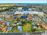 FAMILY HOME WITH GRANNY FLAT