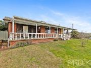 Family Home with Panoramic Views!