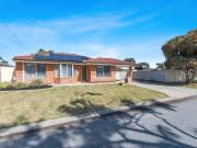 FAMILY HOME WITH SPARKLING POOL AND WORKSHOP IN A...