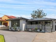 Family Living with Poolside Entertaining Family Living with Poolside Entertaining